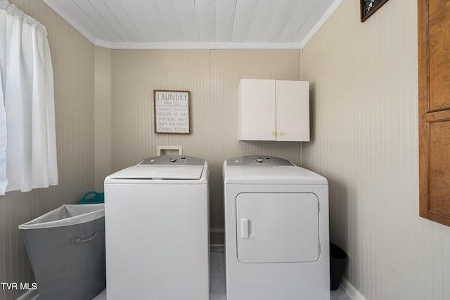 laundry room with crown molding, cabinet space, and washing machine and clothes dryer