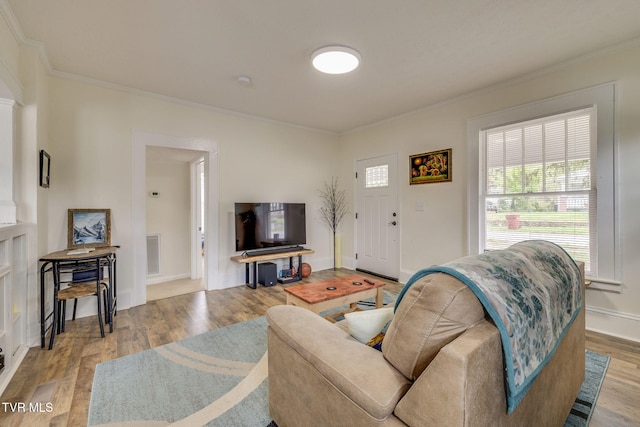 718 Wilson Ave, Johnson City, TN 37604 - living area with crown molding, visible vents, wood finished floors, and baseboards