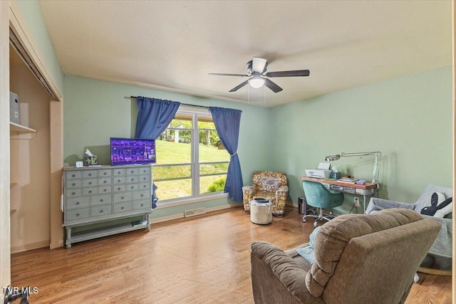 1902 Lamont St, Kingsport, TN 37664 - sitting room featuring wood finished floors, a ceiling fan, visible vents, and baseboards