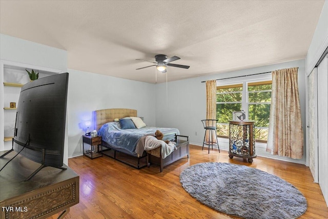 1902 Lamont St, Kingsport, TN 37664 - bedroom with a ceiling fan, wood finished floors, and a textured ceiling