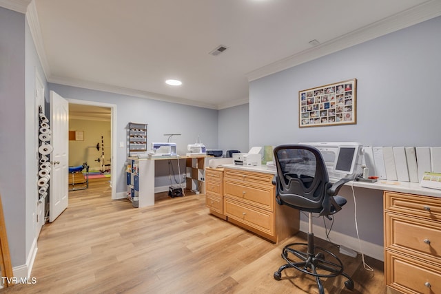 home office featuring recessed lighting, light wood-style floors, ornamental molding, baseboards, and visible vents