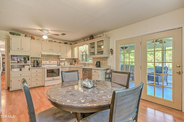 kitchen featuring a sink, light countertops, electric stove, a ceiling fan, and under cabinet range hood