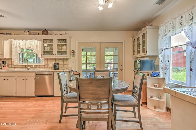 dining area featuring visible vents, a wealth of natural light, and light wood-style floors