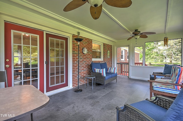 sunroom / solarium featuring a ceiling fan