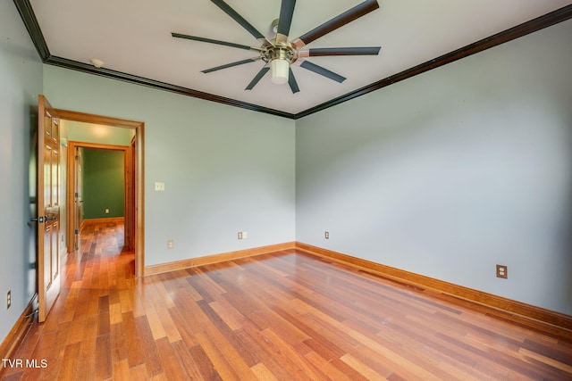 empty room featuring baseboards, light wood-type flooring, ornamental molding, and ceiling fan