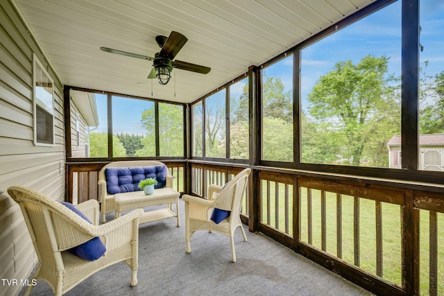 sunroom / solarium featuring a ceiling fan