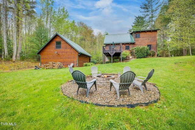 view of yard featuring an outdoor fire pit