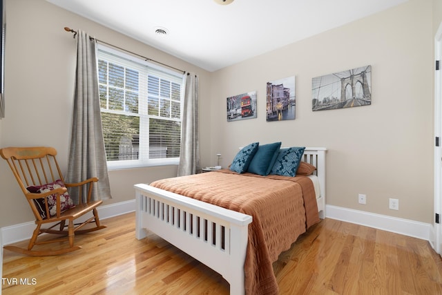288 Max Jett Rd, Johnson City, TN 37601 - bedroom with baseboards, light wood-type flooring, and visible vents