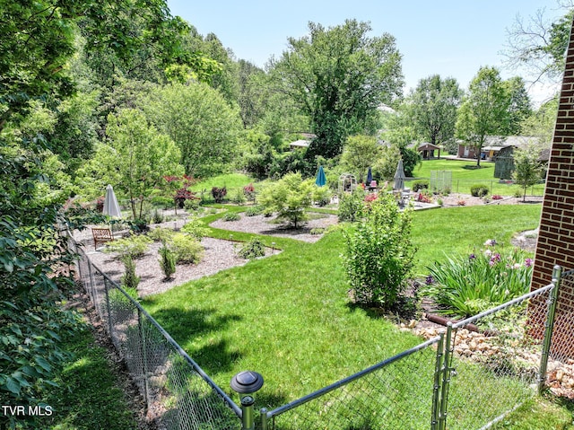 2004 Old Tusculum Rd, Greeneville, TN 37745 - view of yard featuring fence