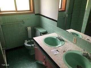 211 Carroll Dr, Fries, VA 24330 - photo 24