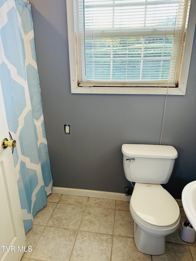 84 Deerview Ln, Lebanon, VA 24266 - bathroom with baseboards, a shower with shower curtain, and toilet