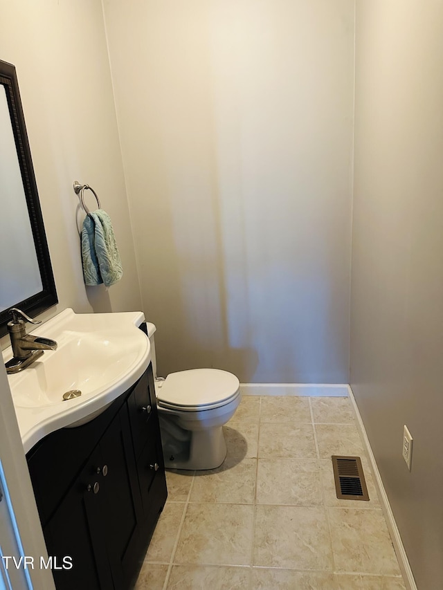 84 Deerview Ln, Lebanon, VA 24266 - half bath with toilet, baseboards, visible vents, and vanity