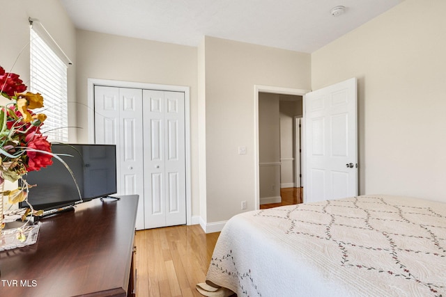 963 Beaver Creek Rd, Bluff City, TN 37618 - bedroom featuring baseboards, light wood-style flooring, and a closet