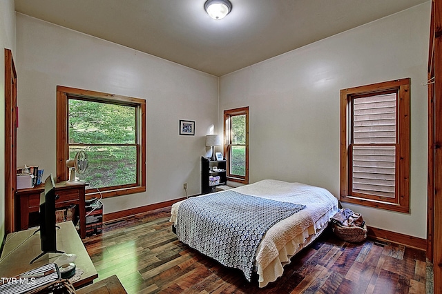bedroom with baseboards and hardwood / wood-style floors