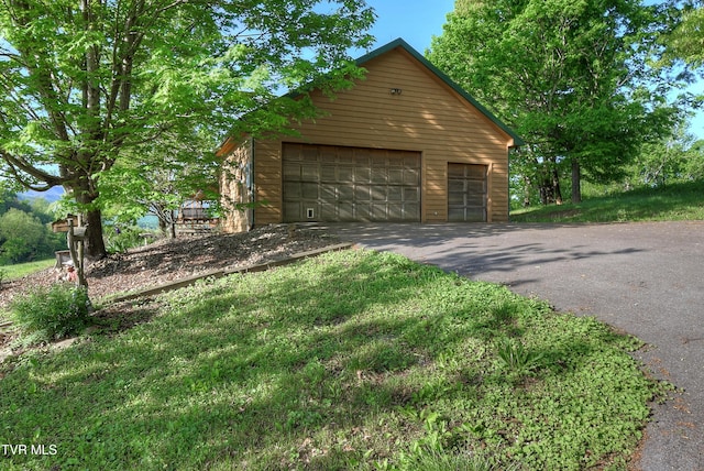 view of detached garage