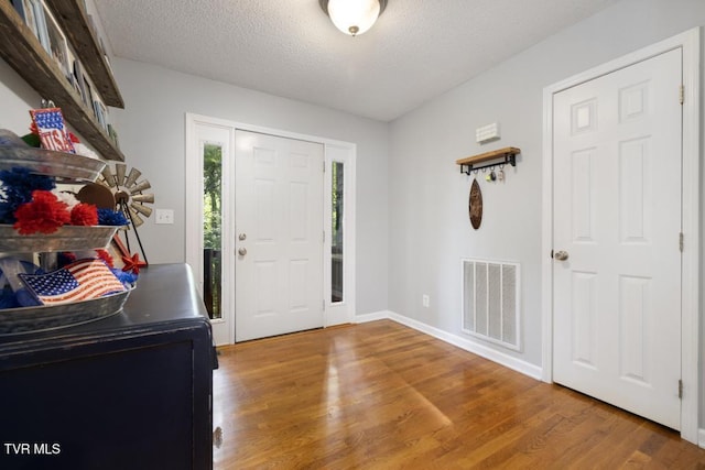 1008 Cox Trail Pl, Kingsport, TN 37660 - foyer entrance featuring wood finished floors and a textured ceiling