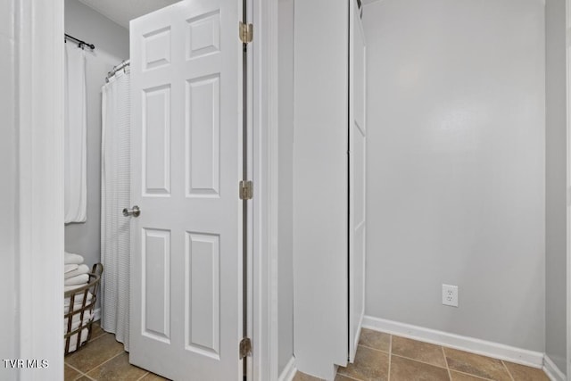 1008 Cox Trail Pl, Kingsport, TN 37660 - bathroom featuring tile patterned floors and baseboards