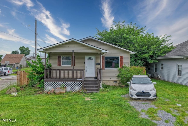 954 Maple St, Kingsport, TN 37660 - bungalow-style house with a porch, a front lawn, and crawl space
