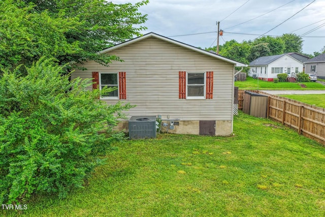 954 Maple St, Kingsport, TN 37660 - view of home's exterior with a central AC unit