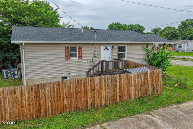 954 Maple St, Kingsport, TN 37660 - view of front of house featuring a shingled roof