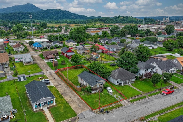954 Maple St, Kingsport, TN 37660 - aerial view of residential area featuring property parcel outlined and mountains