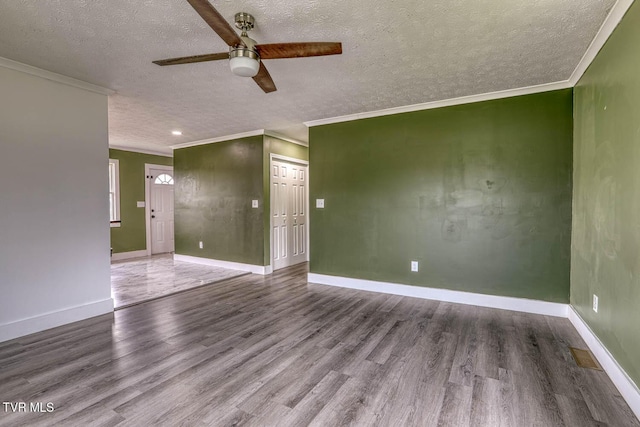 954 Maple St, Kingsport, TN 37660 - unfurnished room featuring ceiling fan, wood finished floors, a textured ceiling, and crown molding