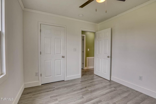 954 Maple St, Kingsport, TN 37660 - unfurnished bedroom featuring crown molding, light wood-style flooring, and ceiling fan