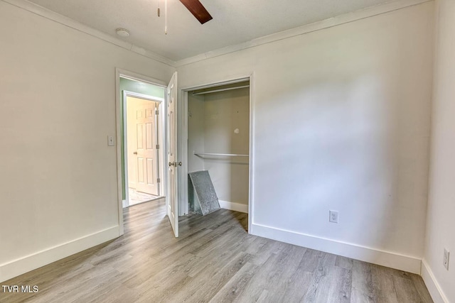 954 Maple St, Kingsport, TN 37660 - unfurnished bedroom featuring light wood-style flooring, ornamental molding, and a closet