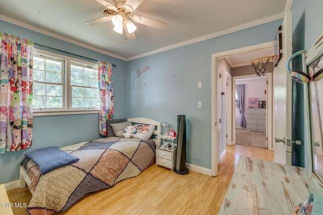 bedroom featuring crown molding, a ceiling fan, baseboards, and wood finished floors