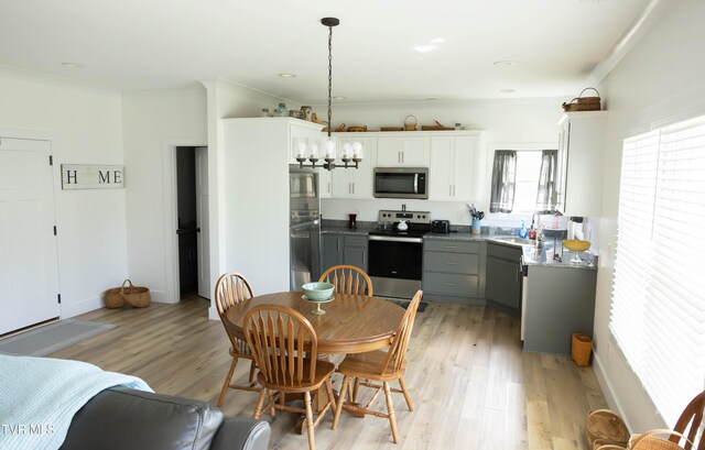 2834 Mccoy St, Kingsport, TN 37664 - dining space featuring light wood-type flooring and recessed lighting
