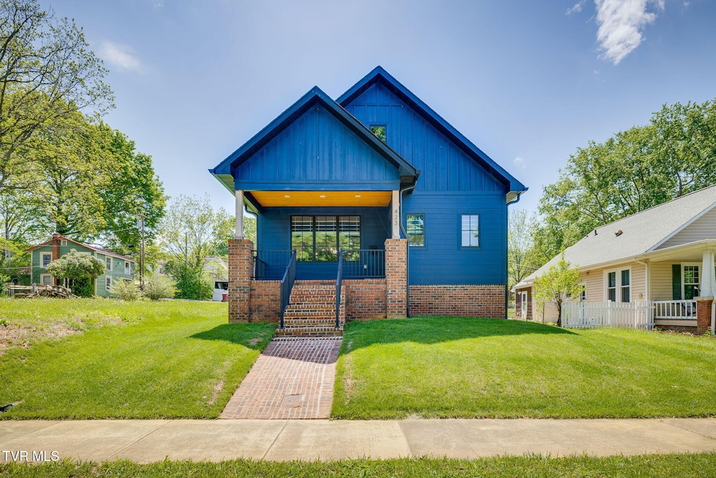 423 W Maple St, Johnson City, TN 37604 - bungalow-style house featuring a porch, board and batten siding, and a front yard