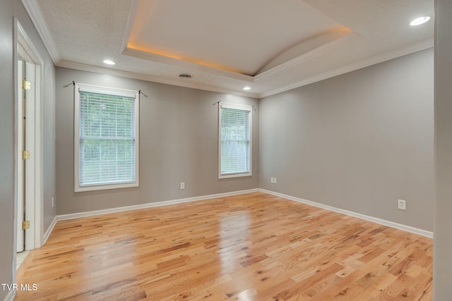 241 Stone Edge Cir, Kingsport, TN 37660 - unfurnished room featuring crown molding, recessed lighting, baseboards, and light wood-style flooring