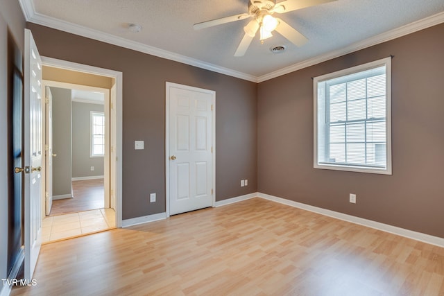 241 Stone Edge Cir, Kingsport, TN 37660 - spare room with visible vents, ornamental molding, light wood-style flooring, and a ceiling fan