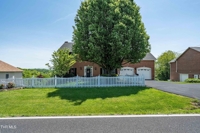 436 Headtown Rd, Jonesborough, TN 37659 - view of front of home with brick siding, driveway, and a front yard