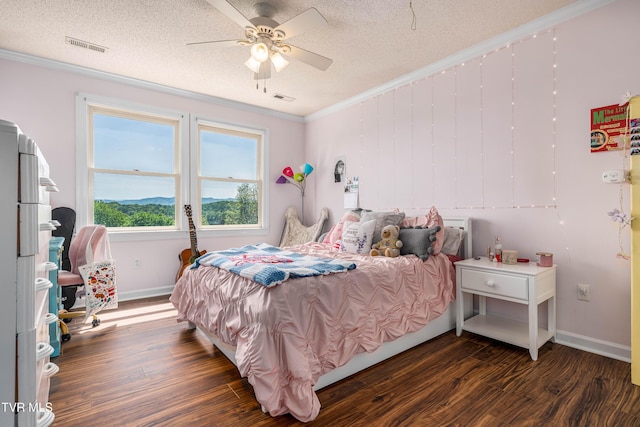 436 Headtown Rd, Jonesborough, TN 37659 - bedroom with dark wood-style flooring, a textured ceiling, visible vents, and ornamental molding