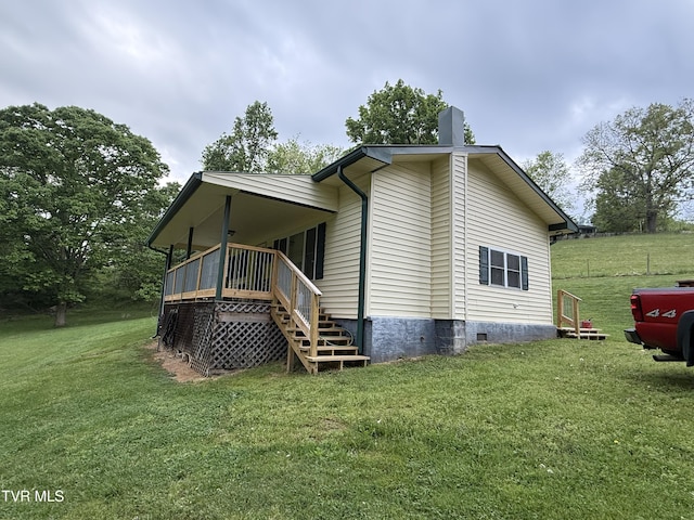 125 Babb Rd, Elizabethton, TN 37643 - view of side of home featuring a lawn, crawl space, and a chimney