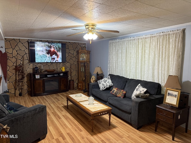 125 Babb Rd, Elizabethton, TN 37643 - living area featuring crown molding, ceiling fan, and wood finished floors