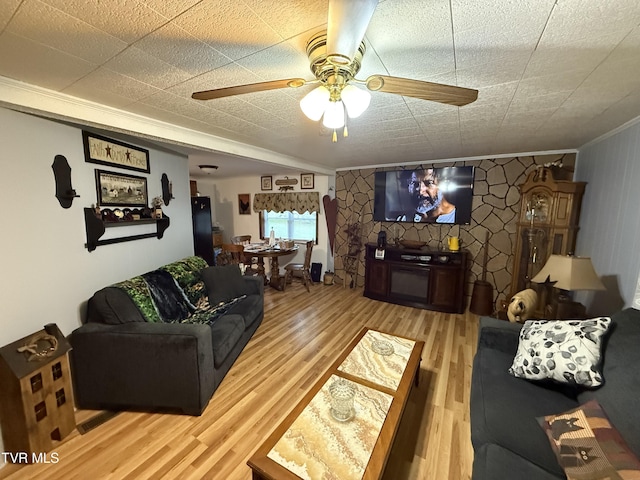 125 Babb Rd, Elizabethton, TN 37643 - living area featuring light wood-type flooring, ornamental molding, and ceiling fan