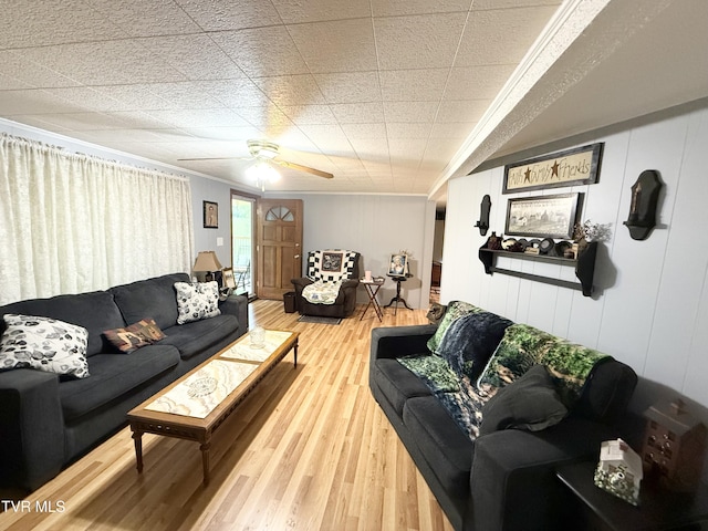 125 Babb Rd, Elizabethton, TN 37643 - living room featuring a ceiling fan, ornamental molding, and wood finished floors