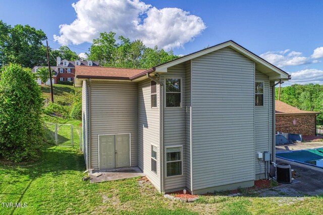 2653 Suffolk St, Kingsport, TN 37660 - back of property with central AC unit