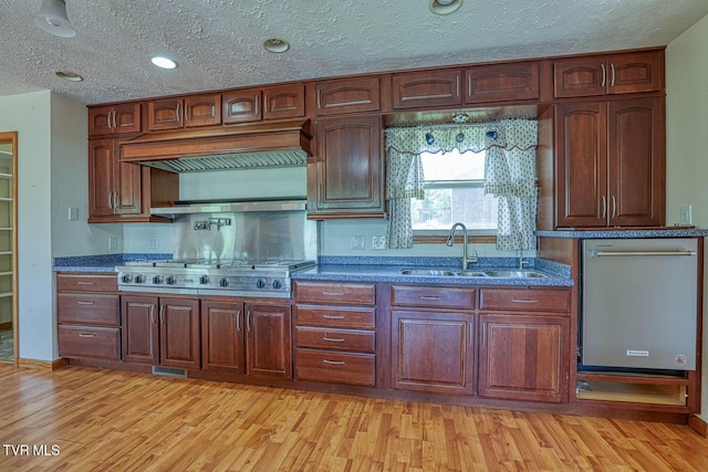 2653 Suffolk St, Kingsport, TN 37660 - kitchen with a sink, appliances with stainless steel finishes, light wood-style flooring, a textured ceiling, and dark stone counters