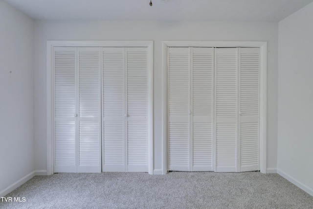 detailed view of carpet and baseboards