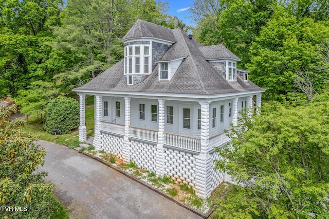 243 NW Mason Pl, Abingdon, VA 24210 - view of side of property with a porch and roof with shingles