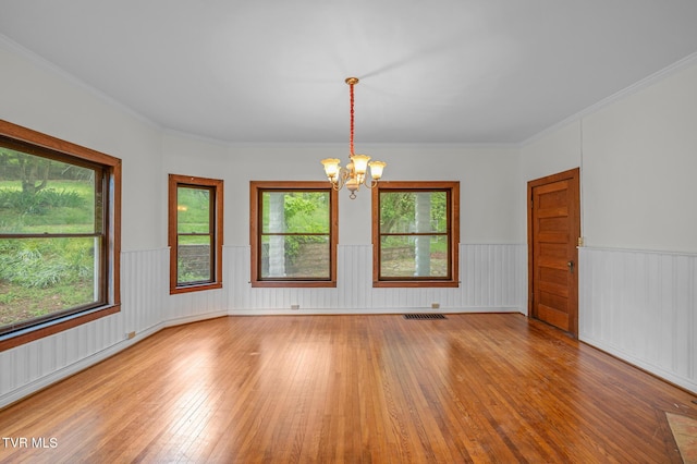 243 NW Mason Pl, Abingdon, VA 24210 - spare room featuring an inviting chandelier, a wainscoted wall, hardwood / wood-style floors, and visible vents