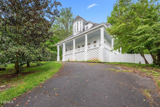 243 NW Mason Pl, Abingdon, VA 24210 - view of front of property featuring fence, covered porch, and aphalt driveway