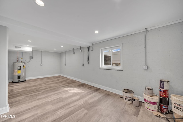 3749 Hemlock Park Cir, Kingsport, TN 37663 - below grade area featuring visible vents, baseboards, recessed lighting, electric water heater, and light wood-style flooring