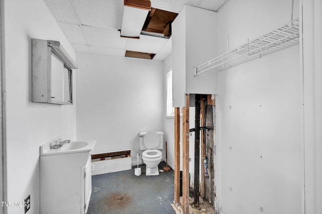 3749 Hemlock Park Cir, Kingsport, TN 37663 - bathroom featuring vanity, concrete flooring, a drop ceiling, and toilet