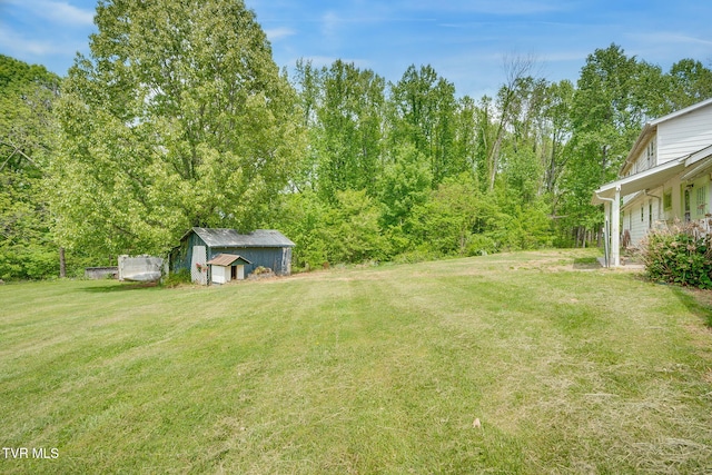 357 Webb Rd, Piney Flats, TN 37686 - view of yard featuring an outbuilding