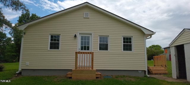 2160 Whirlwind Rd, Greeneville, TN 37743 - back of house with entry steps