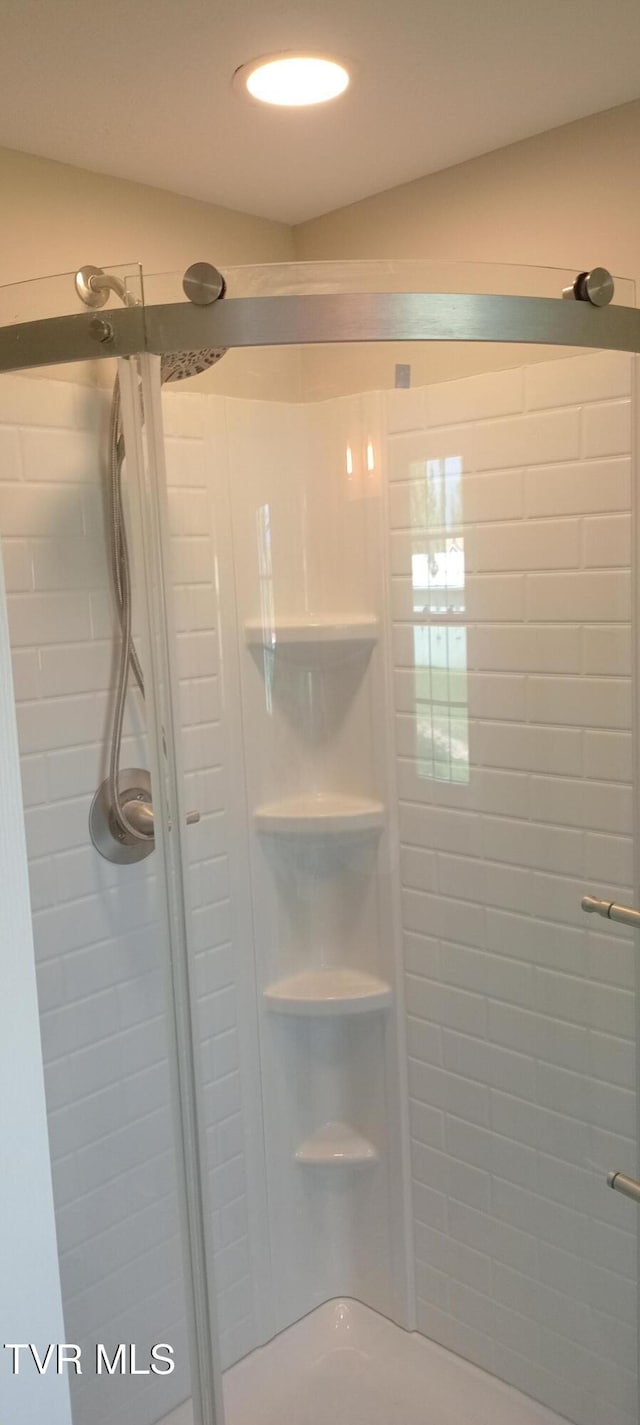 2160 Whirlwind Rd, Greeneville, TN 37743 - bathroom with a shower stall
